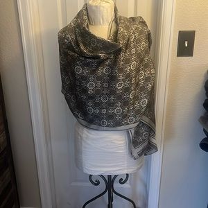 Tory Burch reversible scarf. Taupe/gray in color.